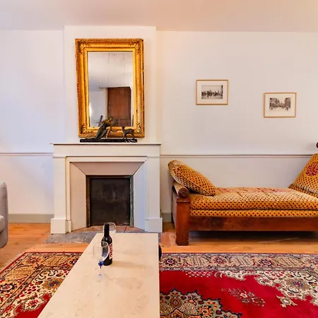 Appartement La Petite Conciеrgeriе Du Grand-rond *